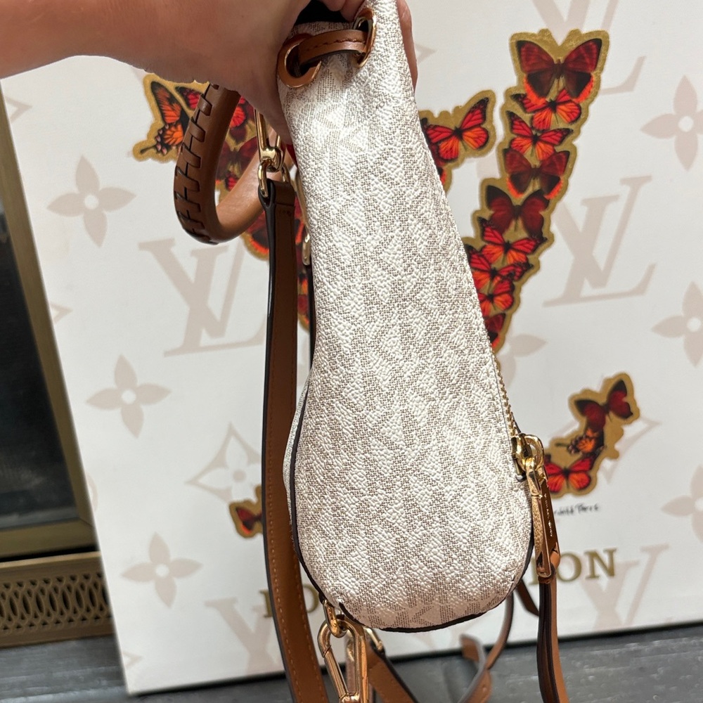 Michael Kors MK XS Viv Pebble Leather Convertible Backpack Crossbody - Picture 7 of 15